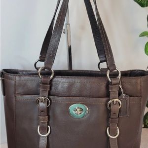 COACH CHELSEA GLOVED LEATHER TOTE NO CALLOUTS. VINTAGE BEAUTY BETTER THAN NEW